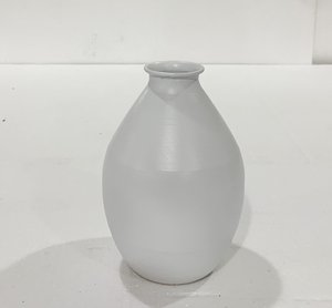 Vase en <span class=keywords><strong>fer</strong></span> blanc mat, sculpture ronde minimaliste, ornement en métal 2 en 1 et vase à fleurs pour la décoration intérieure - Product Image 4