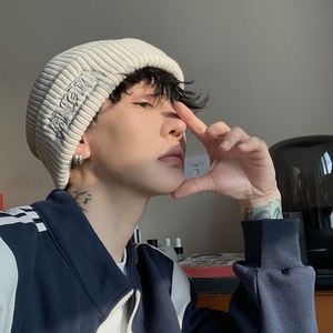 Berretto classico con cuffia semplice con cuffia ricamata personalizzata per gli uomini - Product Image 2