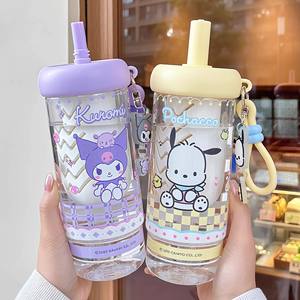 Botella de agua de plástico Kuromi Pochacco con pajita de 500 ml, taza de dibujos animados para niños, para uso escolar. - Product Image 1