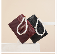 Dompet Kecil Wanita Gaya Instagram untuk Pelajar, Aksen Mutiara Kontras, Ritsleting Pendek, Bahan PU Tahan Air dengan Lapisan Poliester
