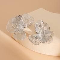 Boucles d'oreilles clous multirangs à rayures creuses en alliage de cuivre, motif fleur, pour femmes, tendance, pour fêtes et tenues de ville, accessoires de mode