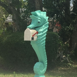 Superbe sculpture de cheval de mer en fibre de verre pour jardin et parc, idéale pour la décoration extérieure - Product Image 1