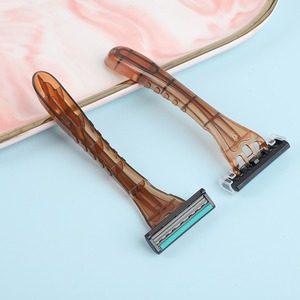 Kit <span class=keywords><strong>de</strong></span> Maquinilla <span class=keywords><strong>de</strong></span> Afeitar Portátil Desechable y Ligero con Dos Cuchillas <span class=keywords><strong>de</strong></span> <span class=keywords><strong>Acero</strong></span> <span class=keywords><strong>Inoxidable</strong></span> y Plástico para Hoteles, Viajes y Artículos <span class=keywords><strong>de</strong></span> Aseo para Aerolíneas - Product Image 3