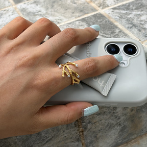 Anillo Abierto de Acero Inoxidable Chapado en Oro con Cola de Pez de Coral y Perlas CZ, Estilo Bohemio para Playa, Joyería Impermeable para Vacaciones en la Playa para Mujer - Product Image 4