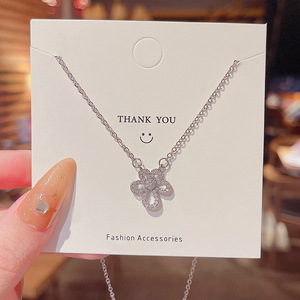 Collier à pendentif en forme de fleur pour femme, collier une pièce classique en acier titane - Product Image 4