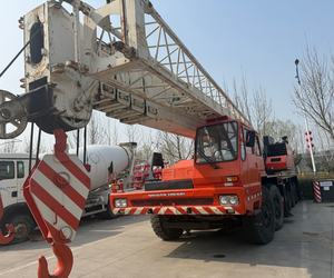 Grúa sobre camión Tadano TG-1000E de 100t fabricada en Japón, capacidad de elevación de 150 toneladas, mejor precio, con motor, bomba y cojinete originales Tadano. - Product Image 2