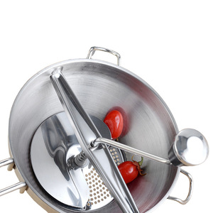Moulin à Aliments Manuel Rotatif en Acier Inoxydable Durable avec 3 Disques de Broyage pour Cuisine : Mixeur, Râpe à Confiture, Presse-Purée - Product Image 6
