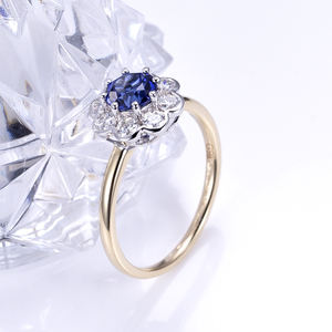 แหวนเพชรแซฟไฟร์เพาะเลี้ยงในห้องปฏิบัติการ ทองคำแท้ 9K สีเหลือง รุ่น MSR-1546 จาก Messi Jewelry สำหรับผู้หญิง - Product Image 2
