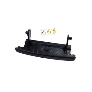 Cierre de plástico para la tapa del reposabrazos delantero central del Audi A1, compatible con los modelos 8X1 de 2012 a 2018 - Product Image 1