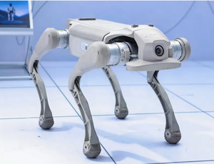 หุ่นยนต์สุนัขอัจฉริยะ AgiBots D1 <span class=keywords><strong>Pro</strong></span> ยอดนิยม พร้อมท่าทางไดนามิกหลากหลาย รองรับการเชื่อมต่อเพิ่มเติม เหมาะสำหรับนักพัฒนาและงานวิจัย มีสินค้าพร้อมส่ง - Product Image 1