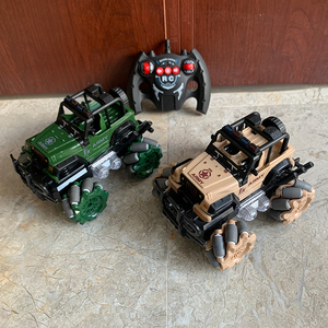 2.4Ghz <span class=keywords><strong>1</strong></span>:36 sept canaux quatre roues motrices lumières colorées Macan roue mère cascadeur véhicule militaire tout-terrain - Product Image 6