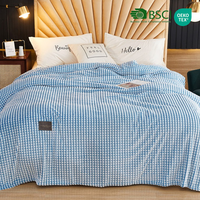 Couverture en flanelle douce sculptée sur mesure OEM, unie/florale/à motifs de dessins animés, utilisable en toutes saisons, 100 % polyester pour la maison et le textile.