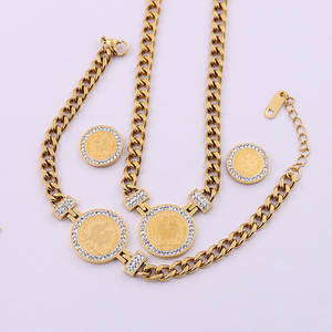 Nouvelle qualité usine en gros <span class=keywords><strong>ensemble</strong></span> de bijoux douaniers glacé cubain lien chaîne bijoux plaqué or bracelet collier boucles d'oreilles <span class=keywords><strong>ensemble</strong></span> - Product Image 2
