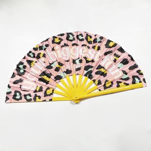 Éventail pliant en plastique de 13 pouces avec impression de logo personnalisé, design classique fait main et son claquement sonore - Product Image 5