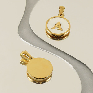 Dijes de Letras del Alfabeto Esmaltados de la A a la Z |   Colgante de Acero Inoxidable Chapado en Oro de 18K PVD, Hipoalergénico, Resistente al Agua y Sin Decoloración - Product Image 1