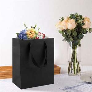 ถุงกระดาษอาร์ตเคลือบด้านสีดำพร้อมหูหิ้วริบบิ้น สำหรับงานโปรโมชั่น ซูเปอร์มาร์เก็ต นิทรรศการ  รับทำโลโก้ตามสั่ง - Product Image 2