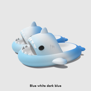 Claquettes pour enfants à motif de requin dégradé arc-en-ciel, mignonnes, antidérapantes, pour garçons et filles, à porter en intérieur en été - Product Image 4