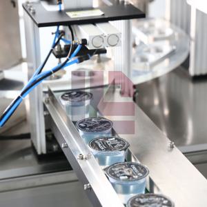 Vendita calda automatica di plastica succo di frutta acqua minerale tazza sigillante pasta liquida Yogurt macchina imballatrice - Product Image 4