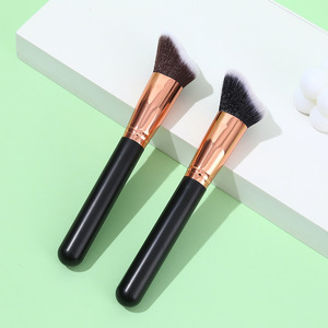 แปรงคาบูกิทรงกลม ขนแปรงสังเคราะห์หนาแน่น ด้ามจับสีดำ เครื่องมือแต่งหน้าแบบปกปิดเต็มรูปแบบ - Product Image 3