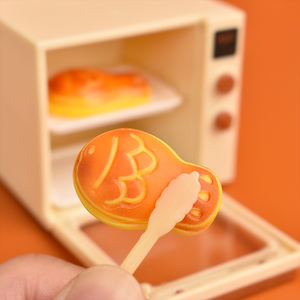 Mini pince à pain en résine, modèle de breloque pour décoration de cuisine miniature DIY, thème animal peint à la main, accessoires du Nouvel An - Product Image 5