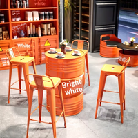 Ensemble table et chaises de bar créatif en métal de style industriel, design baril de gazole, pour usage commercial : cafés, salons de thé, bars à café