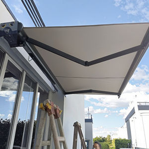 Toldo de cubierta de techo automático de caja de aluminio <span class=keywords><strong>para</strong></span> tienda 7x4m 6x4m toldos eléctricos impermeables brazo retráctil con luces LED - Product Image 2