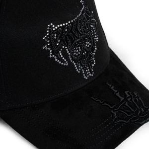 Casquettes de baseball personnalisées en daim Dobby 5 panneaux avec ornements strass tête de mort et chaîne - Product Image 6