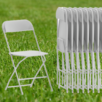 Chaise pliante en plastique blanc pour intérieur et extérieur, avec cadre métallique thermolaqué, empilable, pour événements - Vente en gros