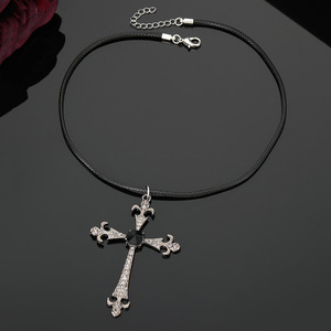 Collier Croix Gothique en Alliage de Zinc avec Pendentif Pierre Noire, Chaîne de Pull Unisexe, Accessoire Automne Hiver - Product Image 4