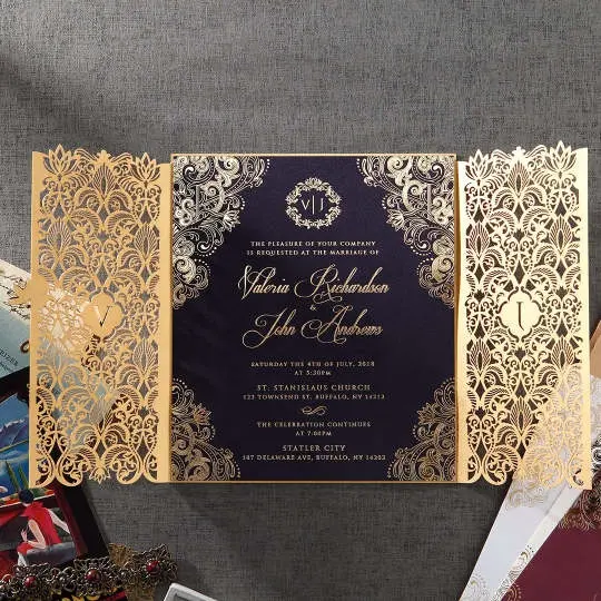Heißer Verkauf Luxus Laser Cut Hochzeit Einladung Mit Metall Blume Auf Der Vorderseite