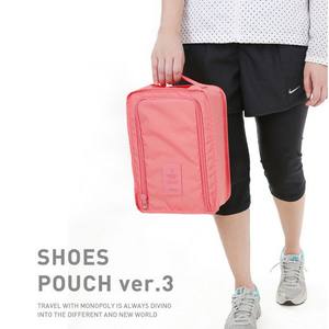 Bolsa para zapatos de nailon impermeable para viaje con compartimento interior unisex roja - Product Image 2