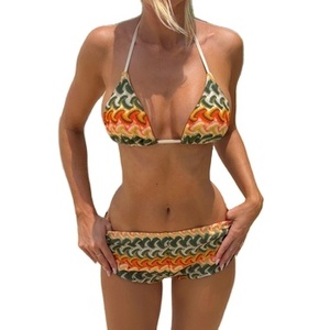 Ensemble bikini décontracté rayé color block pour femme, 2 pièces, haut court dos nu et short taille basse moulant, effet délavé, respirant, pour l'été et la plage - Product Image 1