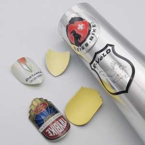 Autocollants de vélo 3D personnalisés de haute qualité, luxueux, imperméables, à forte adhérence, images de conception de logo pour badges de guidon de vélo - Product Image 3