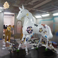 Décoration de parc d'attractions, sculpture de cheval colorée, statue de cheval en fibre de verre grandeur nature, NT-FS389K