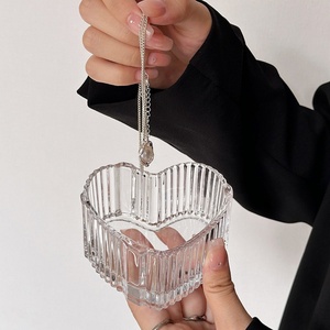 <b>Heart</b> <b>Shaped</b> Crystal Glass Jewelry <b>Box</b> Lid Fashionable Embossed Home Storage Decorative Ornament Valentine's Day Custom Brand - Product Image 3