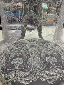 Tissu en soie pure de qualité supérieure pour Sarees Lehengas et costumes Matériau de luxe doux avec éclat élégant Parfait pour les vêtements de fête de mariée - Product Image 3