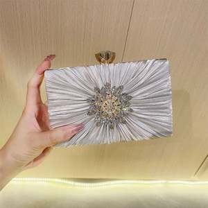 Borse da Sera di Lusso con Ricami di Perle e Fiori 2025, Pochette Scintillante in Stile Cinese per Matrimoni - Product Image 1