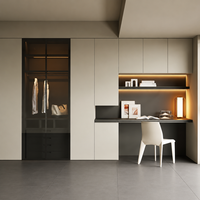 Armoire moderne autoportante minimaliste sur mesure avec bureau intégré, coiffeuse, rangement et étagères ouvertes pour optimiser l'espace