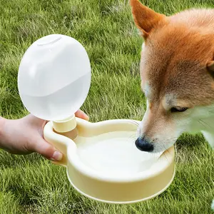 Fabricant de jus pour animaux de compagnie en plein air Bol à boire pliant portable Distributeur d'eau pour animaux de compagnie Mangeoire Bouteille d'eau pour chien