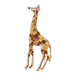 Wholesale creative personalized cartoon giraffe brooches with colorful oil painted animal pins cute scarf decoration accessories