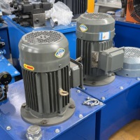 Machine automatique de fabrication de panneaux de toiture en acier coloré NaiGu avec technologie de formage à rouleaux pour une longue durée de vie