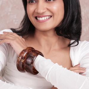 Conjunto de Anillo y Brazalete de Madera Hechos a Mano, Joyería de Madera Natural, Accesorio de Moda, Disponible al Mejor Precio del Mercado - Product Image 2