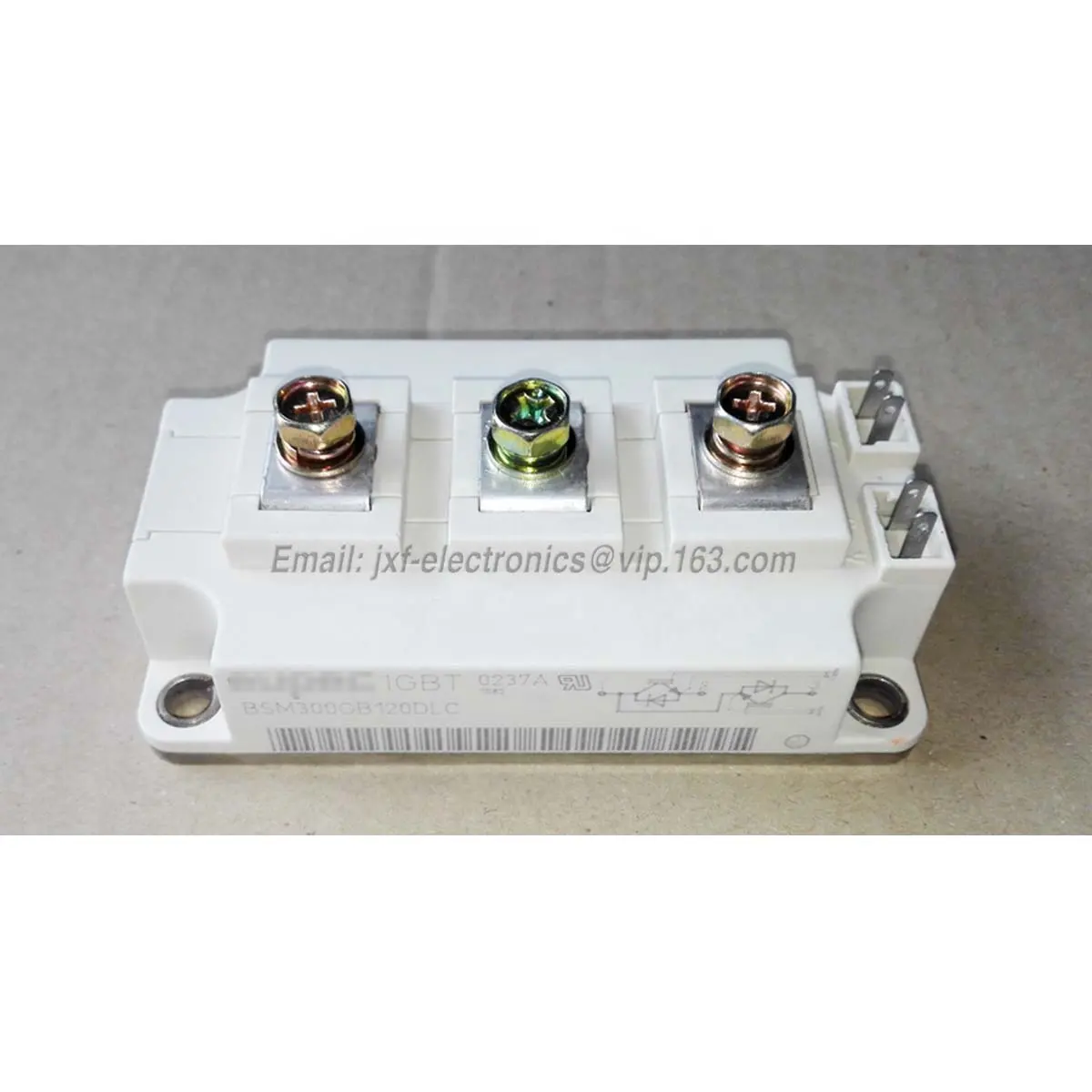 Modul daya IGBT setengah jembatan MODULE MODULE MODULE GD300HFT170C2S