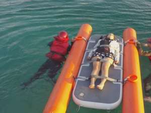 Camilla de Rescate Inflable y Balsa Salvavidas de PVC, Capacidad de 500 kg, Equipo de Rescate Portátil con Bomba y Kit de Reparación - Product Image 3