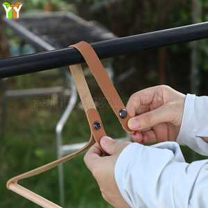 En stock: Perchero para ropa de camping, tendedero, perchero plegable de cuero y madera, toallero de viaje multifuncional - Product Image 4