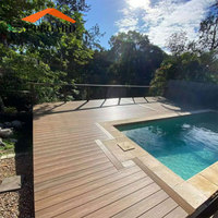 Planches de terrasse extérieures en WPC durables et panneaux de sol composites avec grain de bois, imperméables et antidérapants pour jardin, patio et balcon