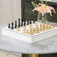 Décoration d'intérieur artistique et jeu stratégique, jeu d'échecs en métal de luxe avec échiquier en cuir