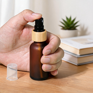 Flacone Spray in Vetro Multifunzionale Autopulente con Tappo a Vite 30ml, Funzionamento Silenzioso, Design Intelligente per Camera da Letto, Ufficio, Auto - Product Image 2