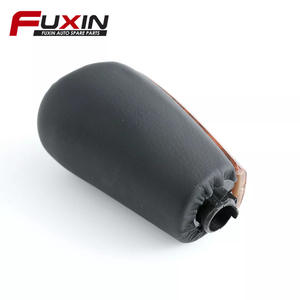 Poignée de levier de vitesse de voiture Fuxin en fibre de carbone ergonomique compatible avec Toyota Prado - Product Image 3