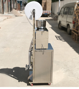 Machine automatique de pesage et d'emballage pour bonbons verticaux, glaces et barbes à papa - Product Image 2